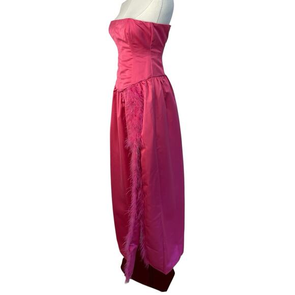NWT WeWoreWhat x Revolve Strapless Feathered Gown Slit Womens Size 2 Hot Pink - Picture 2 of 9